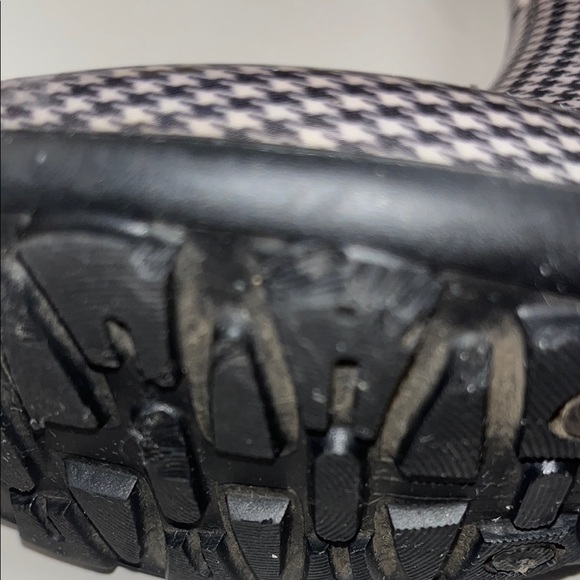 Kamik Stylish Black and White Houndstooth Women's Boots size 6 / preowned - Picture 13 of 13